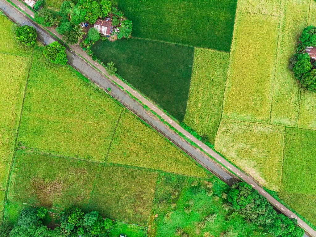 Jak przekształcić działkę rolną w budowlaną